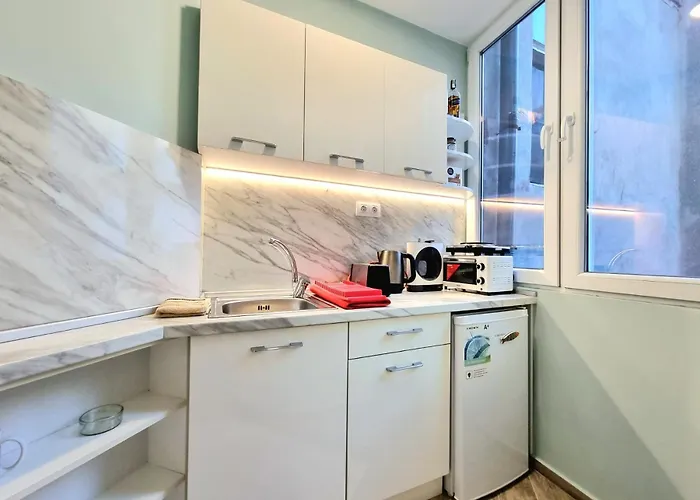 Alexandrovska - Super Centar Luxury شقة