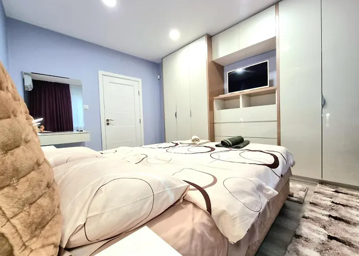 Alexandrovska - Super Centar Luxury شقة